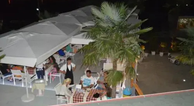 Tirana Hotel Ksamil, Varaa Hotelli Ksamil Vlorë County