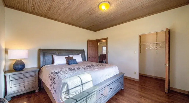 Pecan Farm Haus 2 Bedroom Cottage by RedAwning
