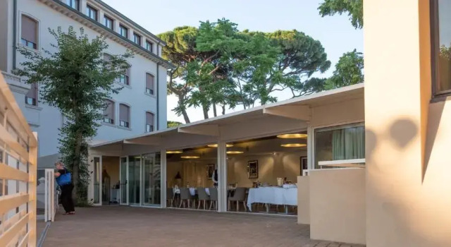 Hotel De la Ville