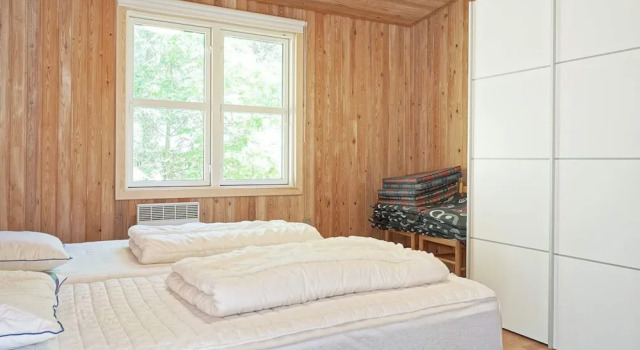 6 Person Holiday Home in Aakirkeby, Book Feriehus Sommerhuse i Hovedstaden region, Hytte