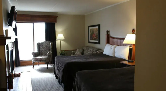 Fern Resort, Book Ferieresort Hoteller i Orillia med parkering, Parkering