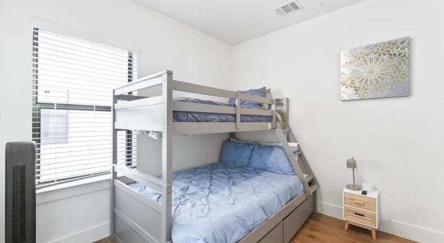 East Downtown 3BR Condo Free Parking Sleeps 7, Book Hotel Hoteller i Austin med parkering, nær Downs Park, Parkering