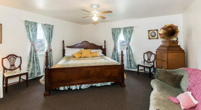 Двухместный люкс Virginia City Inn