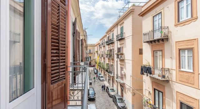 Апартаменты с балконом и с видом на город Stylish Apt Near Piazza Magione by Wonderful Italy