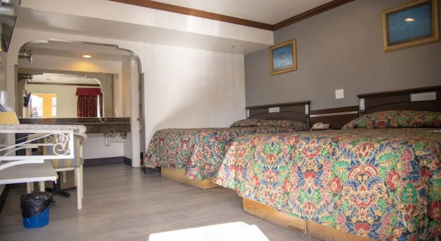 Четырёхместный номер Standard Starlight Inn La Brea