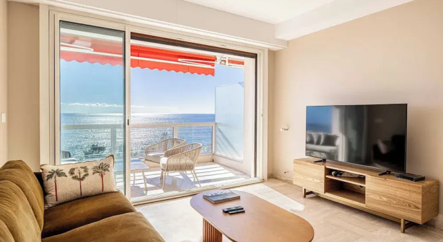 Bright Apartment With Sea View
