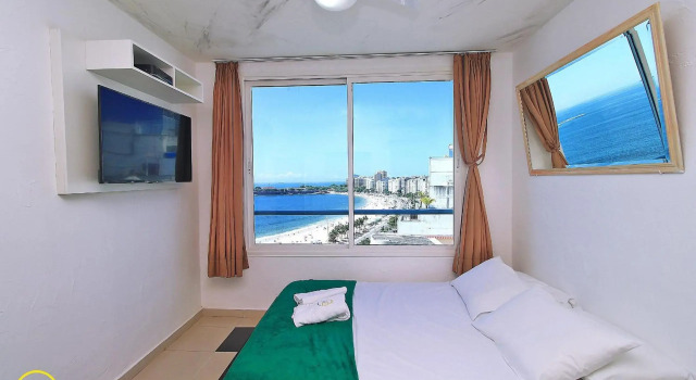 Incrivel cobertura de frente para o mar com 3 quartos e piscina particular em Copacabana!