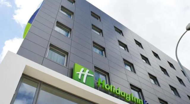 Кровать в общем номере Holiday Inn Express Lisbon Alfragide by IHG