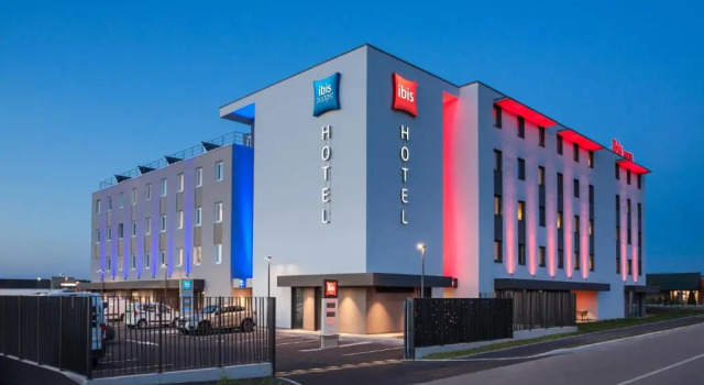 Двухместный номер Standard ibis budget Sens