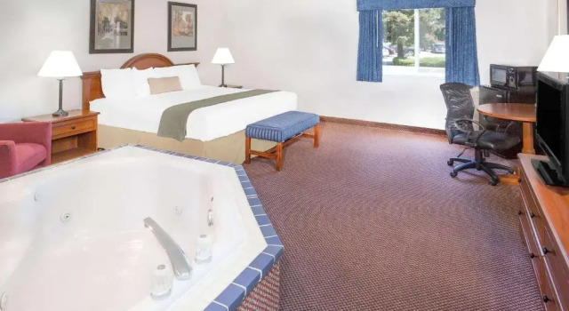 Люкс Quality Inn & Suites Willows