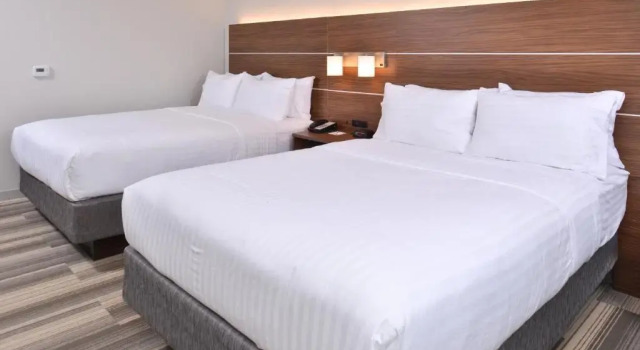 Четырёхместный номер Standard Holiday Inn Express & Suites Omaha Airport by IHG