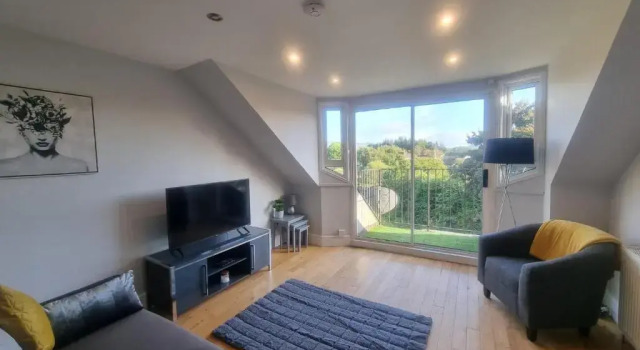10c Stirling Road