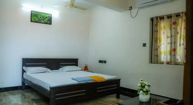 Двухместный номер Premium с балконом и с видом на бассейн Ocean Queen Palace Poovar