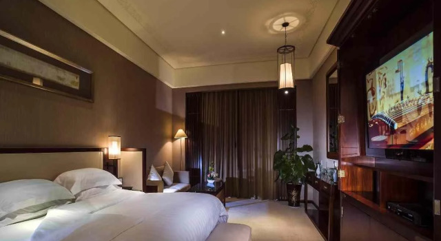 Tong Que Tai Jinling Hotel Tongling Anhui, Book Hotel Hoteller i Tongling med pool, Swimmingpool