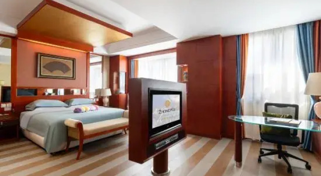 Люкс Deluxe Linyi Ronghua Hotel (People's Square Railway Station)