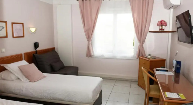 Номер Deluxe Azur Hotel
