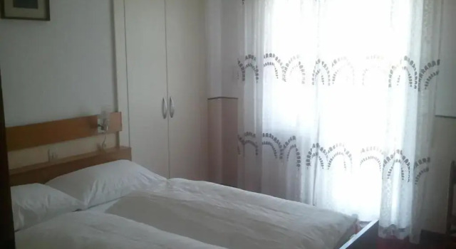 Четырёхместный номер Standard с балконом Hotel Lux