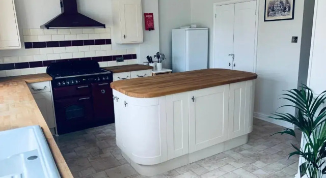 Коттедж с 2 комнатами Little Bere apartment