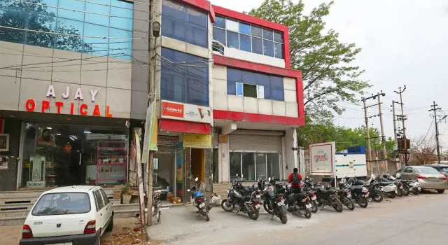 OYO 15525 Signature Inn