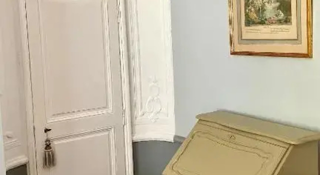 B&B Maison dHôtes - Château de Jouques, Забронировать Отель «постель и завтрак» Отели Буш-дю-Рон с парковкой, Парковка