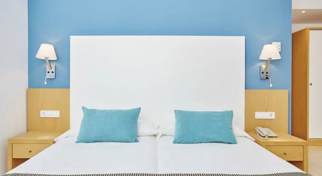 Семейный номер Standard с балконом и с видом на море Universal Hotel Marqués