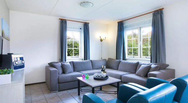 Spacious, semi-detached villa, sea at 1 km. in cosy Domburg, Book Hotel Domburg 