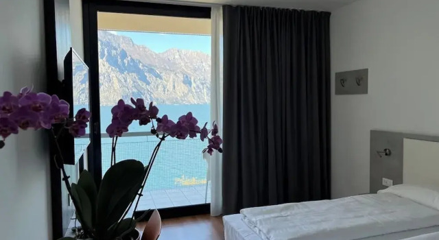Трёхместный номер Standard с балконом и с видом на озеро Wind Hotel