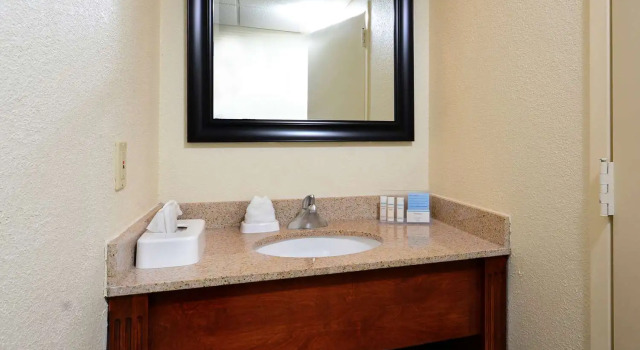 Люкс c 1 комнатой Hampton Inn Raleigh/Town of Wake Forest