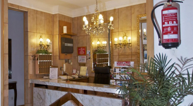 Hostal Greco Gran Vía Madrid, Забронировать Отель центр города Мадрид, рядом с Дом-музей Лопе де Вега