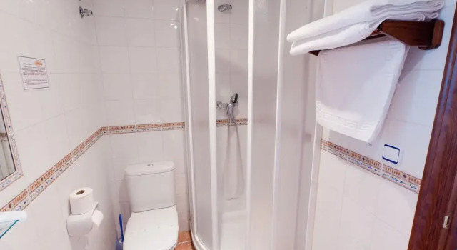 Трёхместный номер Standard с балконом Hotel Costa de Rodiles