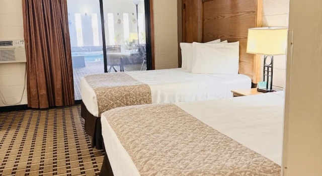 Номер Standard с видом на бассейн Wrangler Inn Mobridge