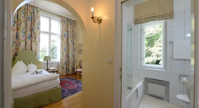 Dermuth Hotels - Parkvilla Wörth, Забронировать Отель Отели Пёрчах-ам-Вёртерзе с парковкой, рядом с Congress Center Wörthersee, Парковка