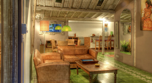 Villa West