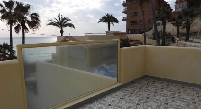 Apartamento Extraordinario LOFT a pie de playa en CHALET ROQUETES, Book Chalet Villaer i Pamplona, Villa