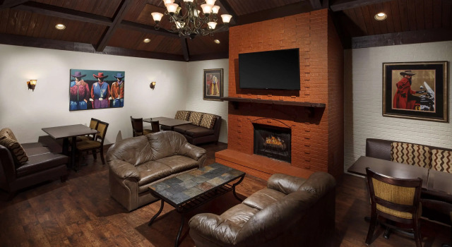 Roosevelt Grand Dakota SureStay Collection by Best Western, Забронировать Отель Дикинсон Theodore Roosevelt National Park, рядом с Государственный университет Дикинсона Художественная галерея