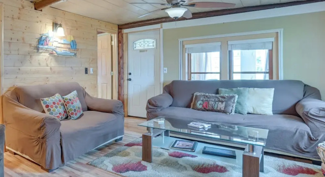 Коттедж Cozy Houghton Lake Vacation Rental w/ Fireplace!