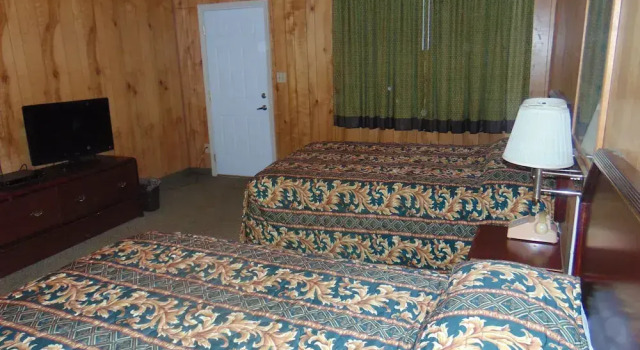 Четырёхместный семейный номер Standard Westbrook Motel