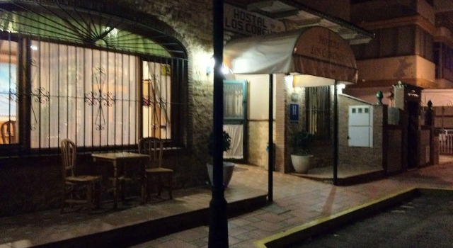 Hostal Los Corchos, Забронировать Хостел Фуэнхирола Коста-дель-Соль