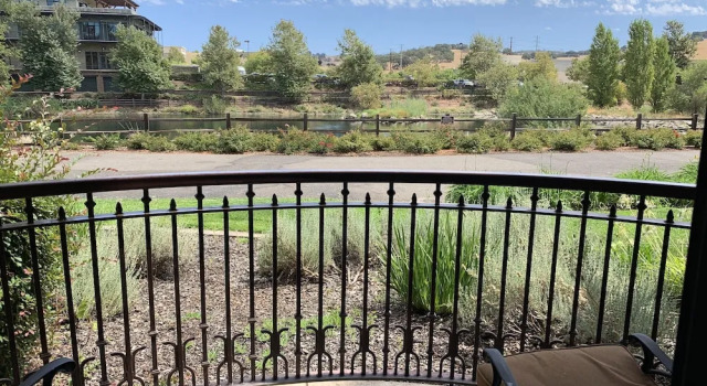 Двухместный номер Standard с балконом и с видом на озеро Holiday Inn Express & Suites El Dorado Hills by IHG