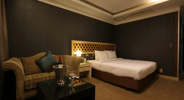 Metro Tourist Hotel, Prenota Hotel Hotel economici a Cheonan