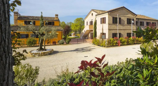 Villa Gens Camuria, Rezerwuj Willa Wille w Marche, Willa
