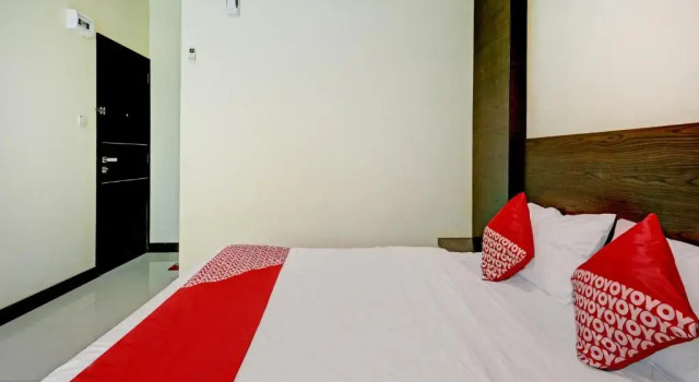 Номер Deluxe OYO 90350 Hotel Five Star 2