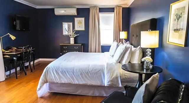 Номер Standard Мансарда Manoir Becancourt Hotel