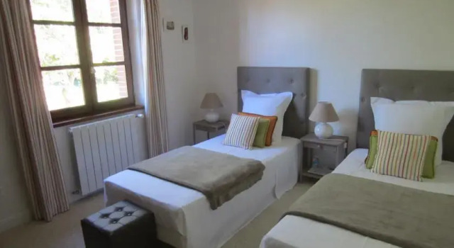 Les Chambres d'Hôtes de Cayrac, Varaa Hotelli Hotellit Realville pysäköinnillä, Pysäköinti