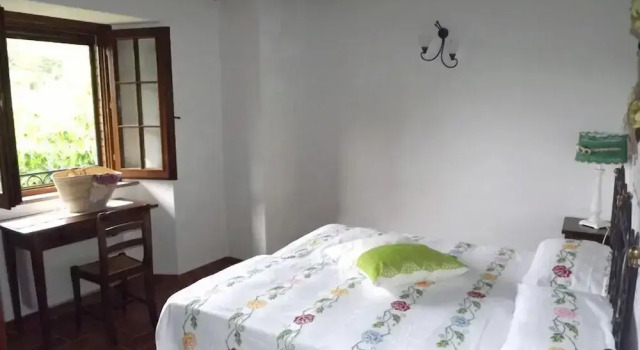 Cannabis Clinic & Restaurant, Book Hotel Gubbio Umbria