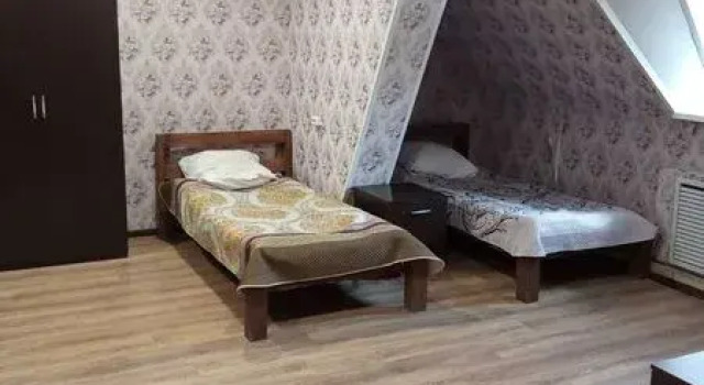 Кровать в общем номере Ласточкино Гнездо
