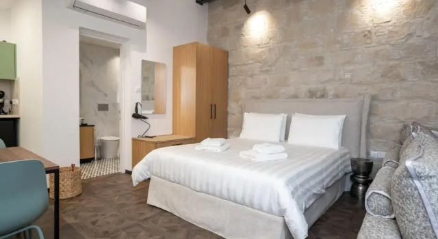 Palazzino Luxury Suites, Book Hotel Hoteller i Lofou med pool, Swimmingpool