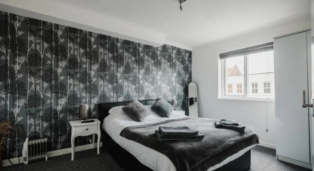 Апартаменты Hullidays - 'Old School Penthouse' Trinity Square
