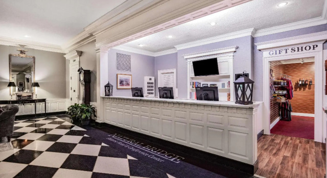 Кровать в общем номере Natural Bridge Hotel, Trademark Collection by Wyndham