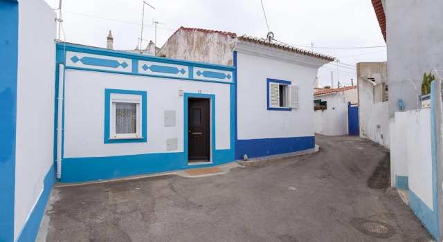 A28 - Castela Street Townhouse in Espiche